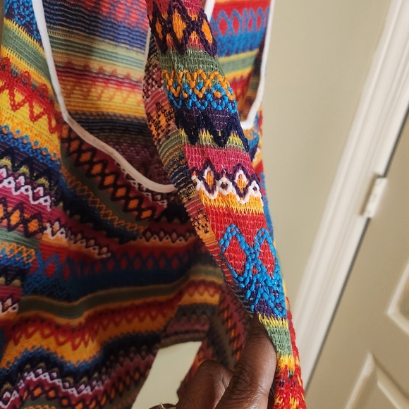 Crochet mult top. Sleeveless and the back crosses so the back is partially out. - Picture 4 of 5